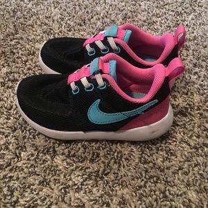 Girls Nikes